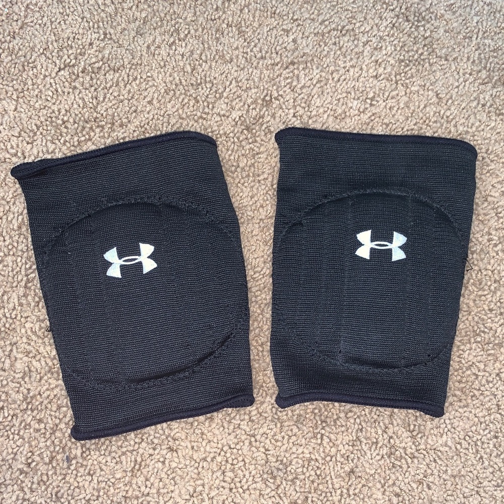 UA knee pads